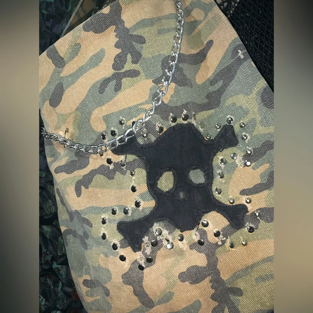 True Vintage 90s Mall Goth Camo Skull Bag - Picture 6 of 9